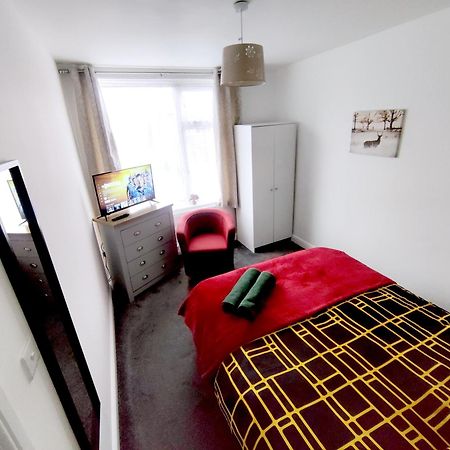 House Share With Few Ensuite Rooms Near Southmead Бристол Екстериор снимка