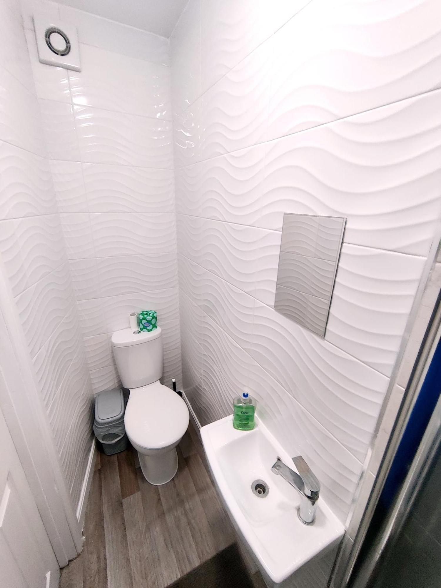 House Share With Few Ensuite Rooms Near Southmead Бристол Екстериор снимка