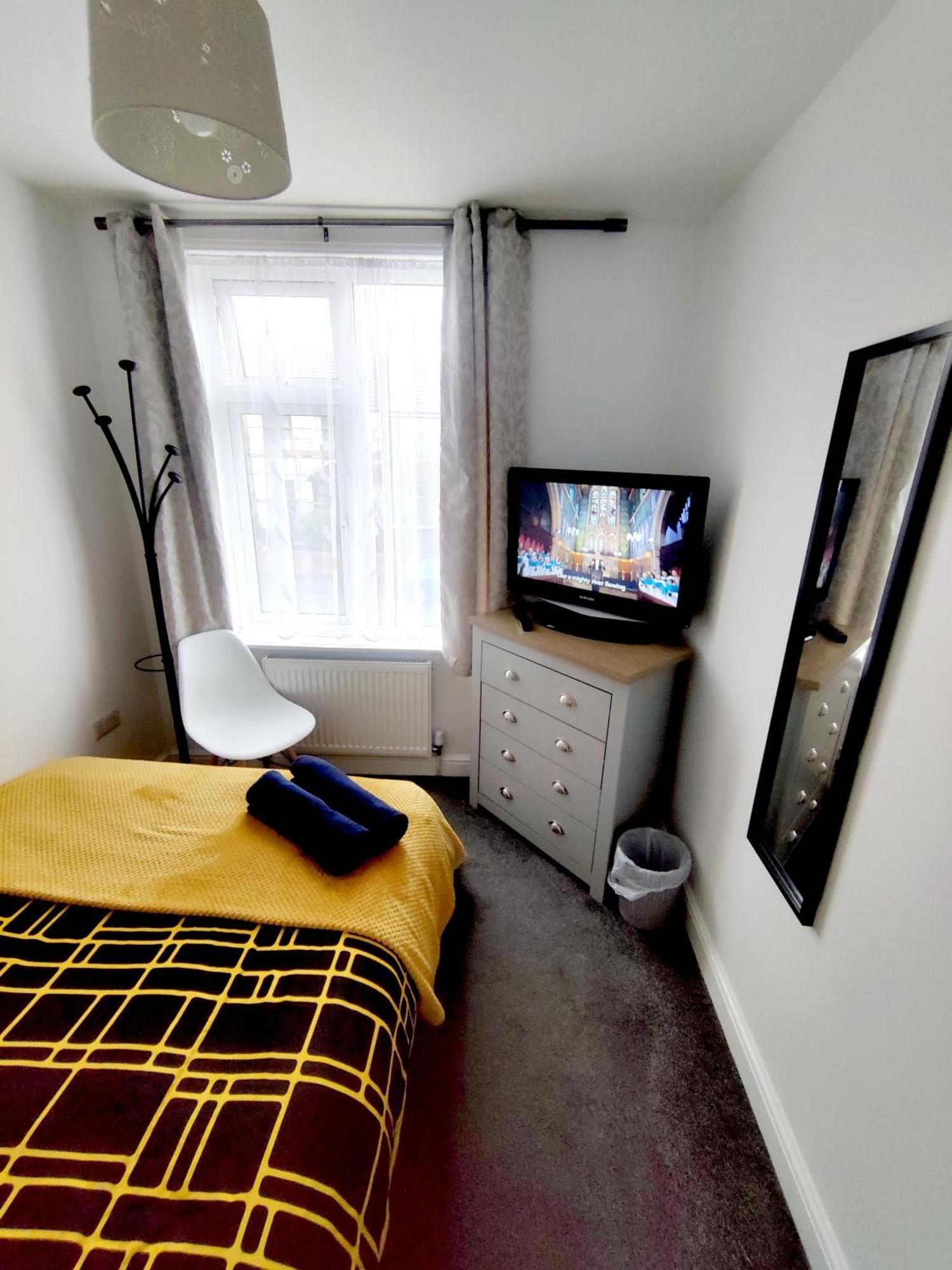 House Share With Few Ensuite Rooms Near Southmead Бристол Екстериор снимка