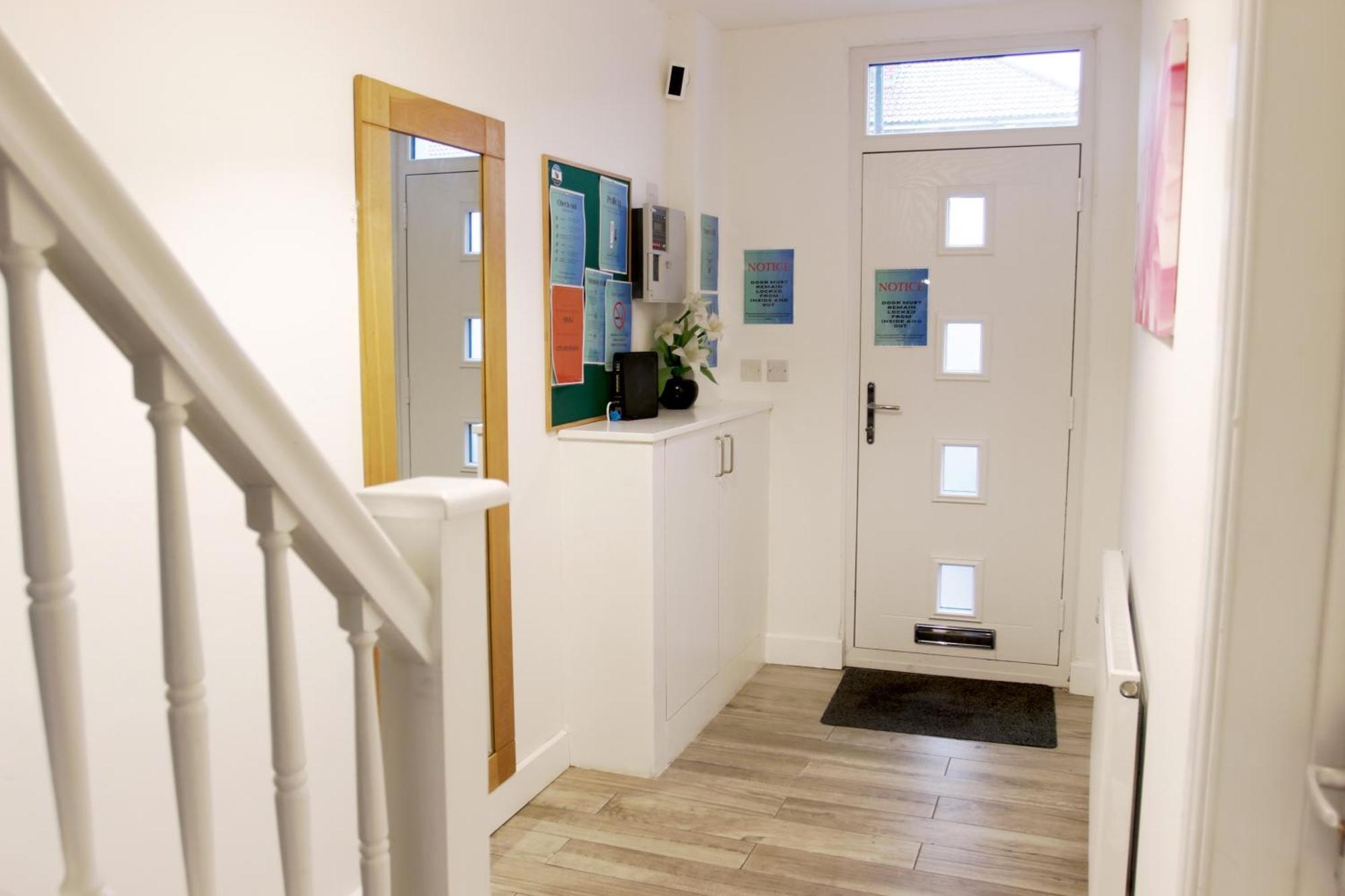 House Share With Few Ensuite Rooms Near Southmead Бристол Екстериор снимка