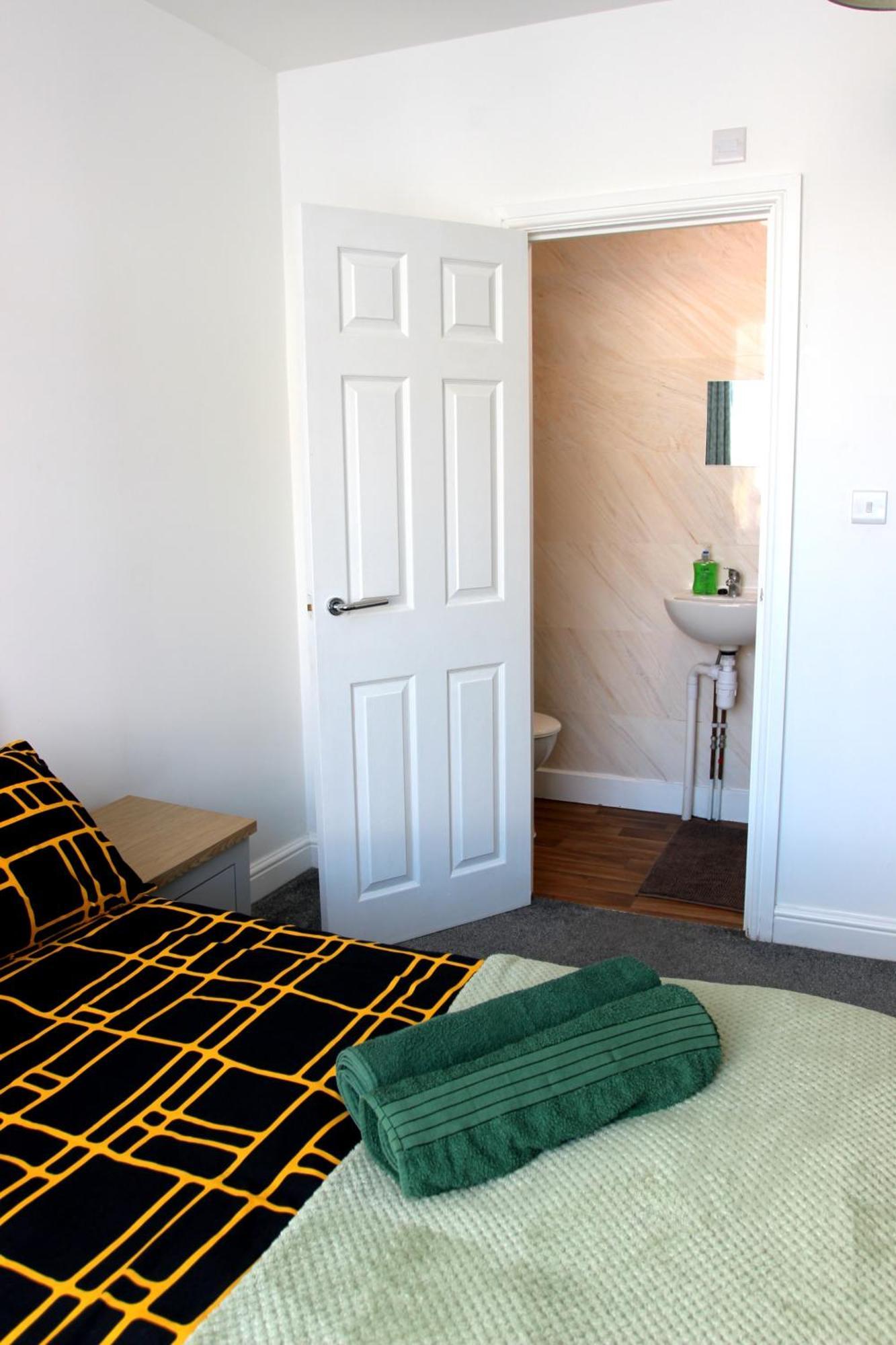 House Share With Few Ensuite Rooms Near Southmead Бристол Екстериор снимка