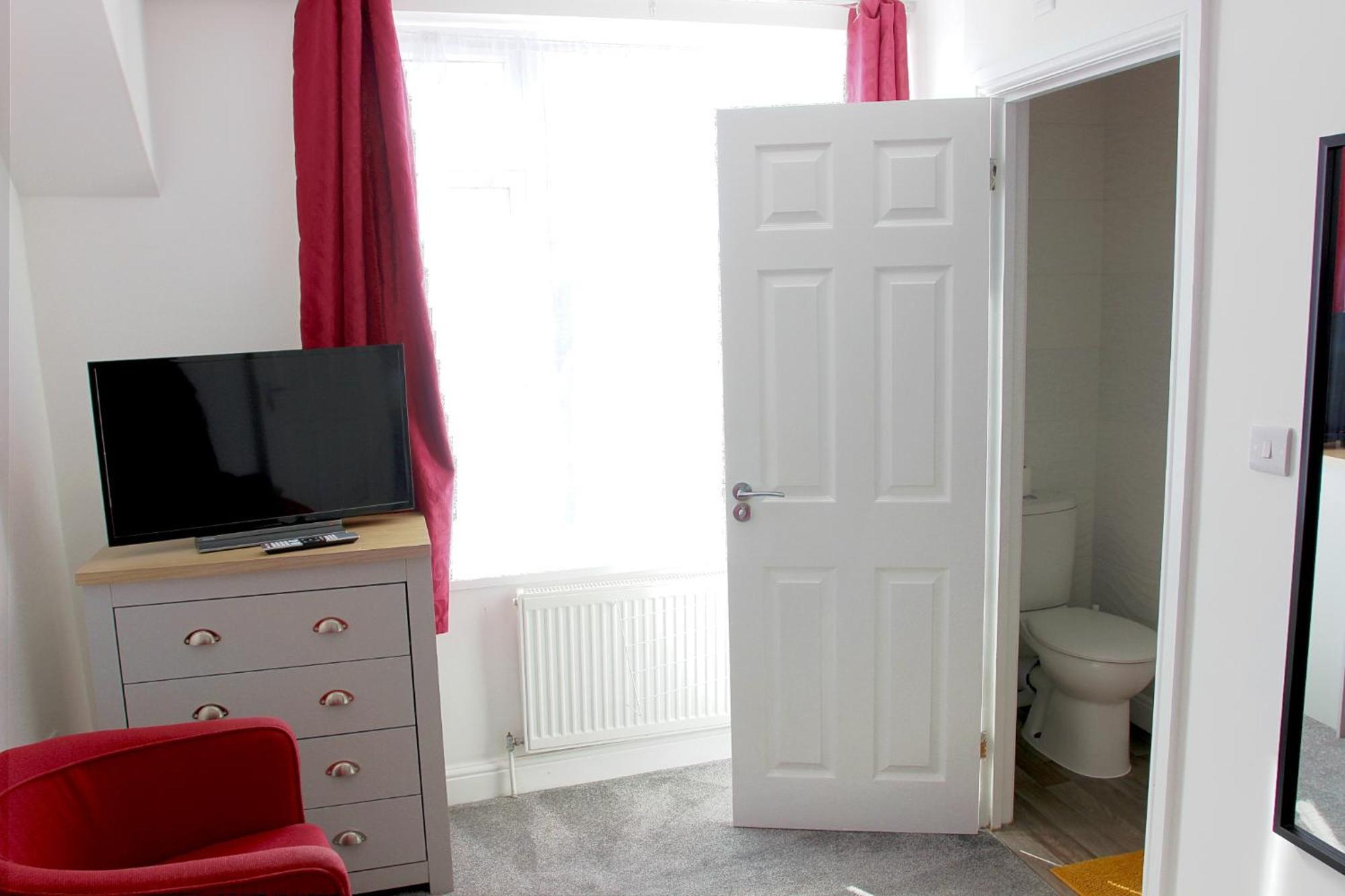 House Share With Few Ensuite Rooms Near Southmead Бристол Екстериор снимка
